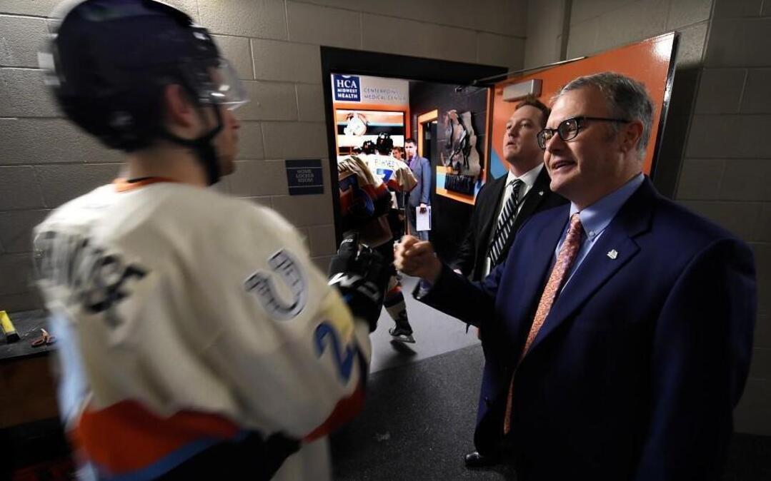 Lamar Hunt Jr., owner of the Missouri Mavericks, greeted the team, including Kane Lafranchise, after a recent win over the Quad City Mallards.