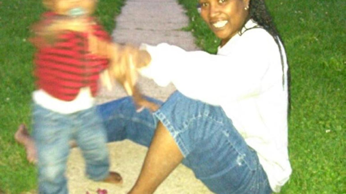 
Kansas City police have asked for help finding 27-year-old Nicole J. Nelson and her daughter 2-year-old daughter Dajahnay J. Nelson.
