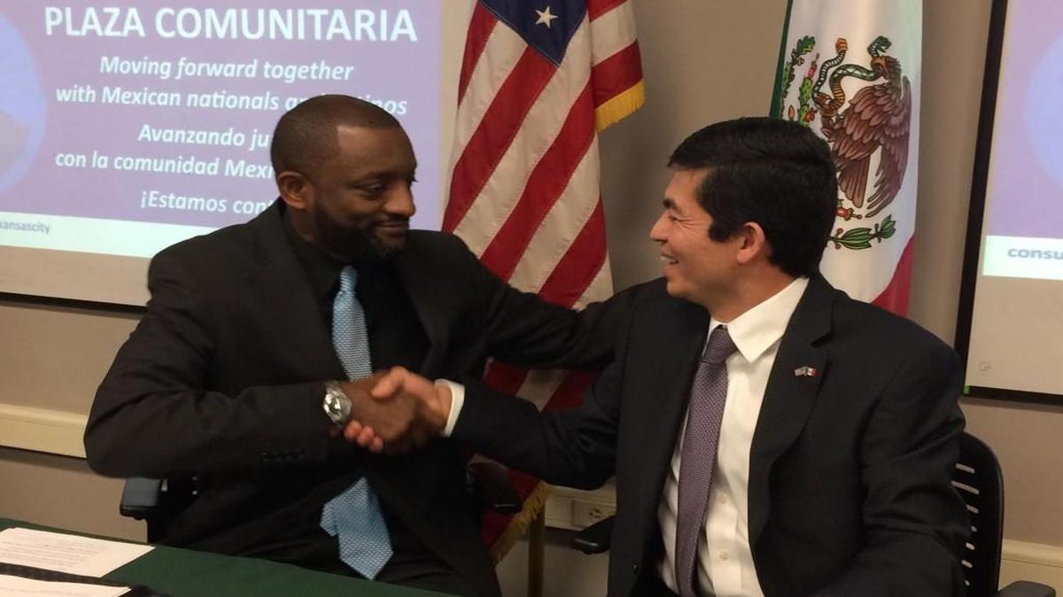 Kansas City Public Schools Superintendent Mark Bedell (left) and Mexican Consul Alfonso Navarro-Bernachi signed an agreement Thursday to open Kansas City’s first Plaza Comunitaria, where Mexican nationals and other Latino families with children in the school district can work toward attaining free education services.