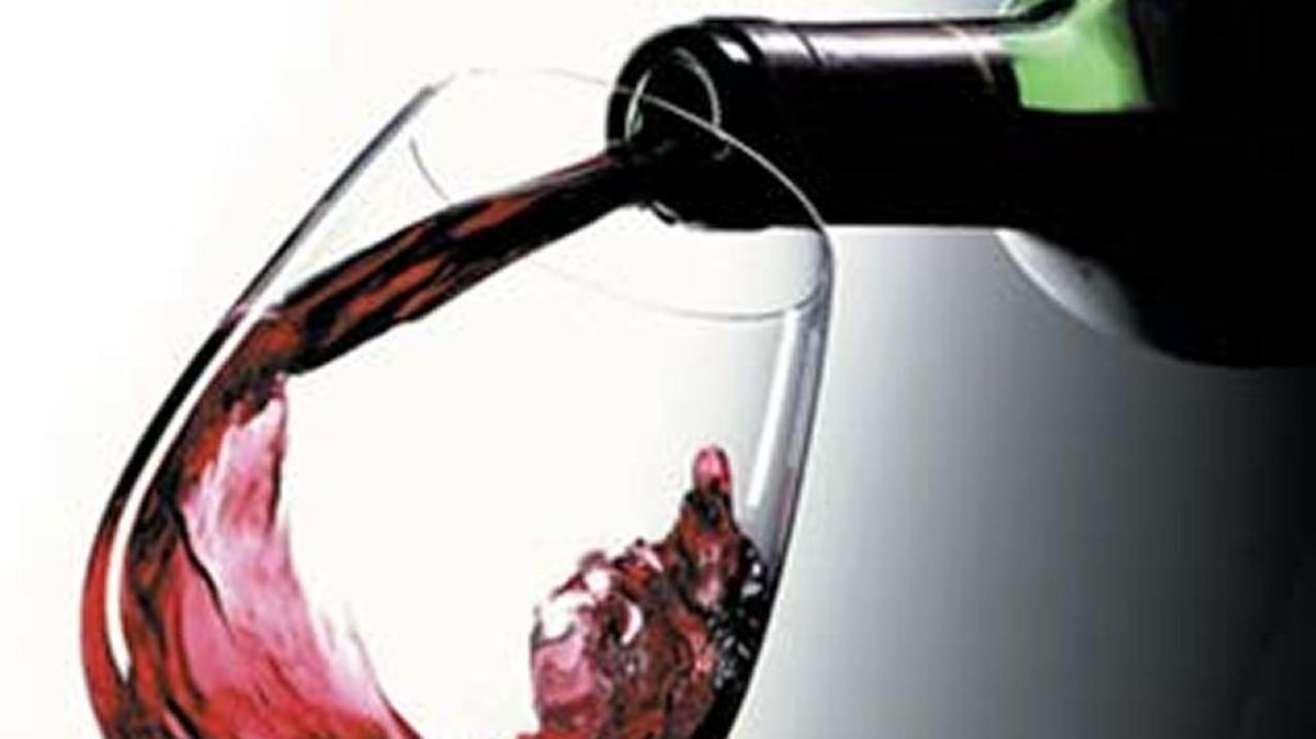 University of Kansas students are designing an aerator type device to eliminate the sulfites in wine