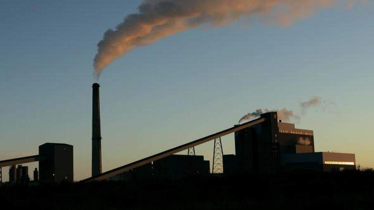 
The Brownback campaign emphasizes that Paul Davis is endorsed by the Sierra Club. Among other things, Davis opposed a coal-fired power plant in western Kansas. 
