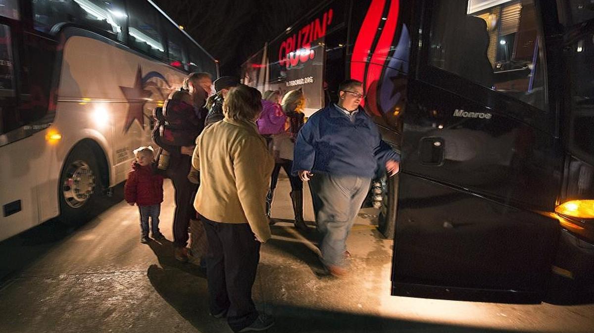 Political consultant Jeff Roe (right) in Iowa last month. He’s campaign manager for Ted Cruz’s presidential bid.