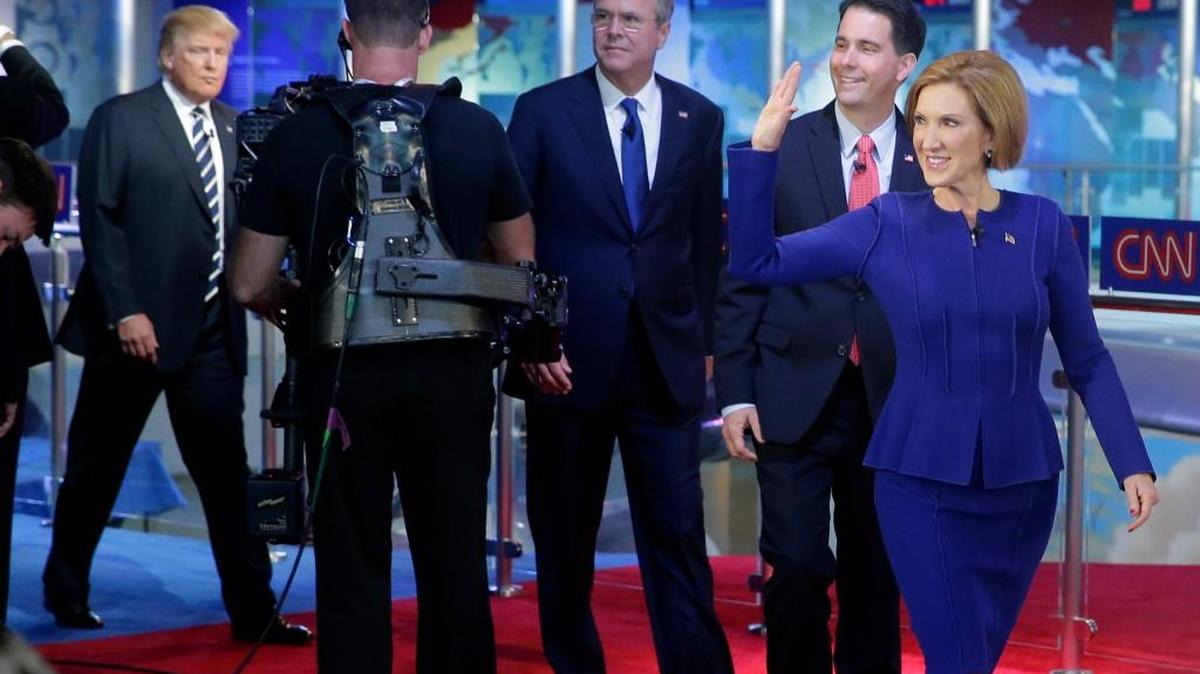 
Republican presidential candidate Carly Fiorina, right, leads fellow candidates Scott Walker, Jeb Bush and Donald Trump as they take the stage at the CNN debate 
