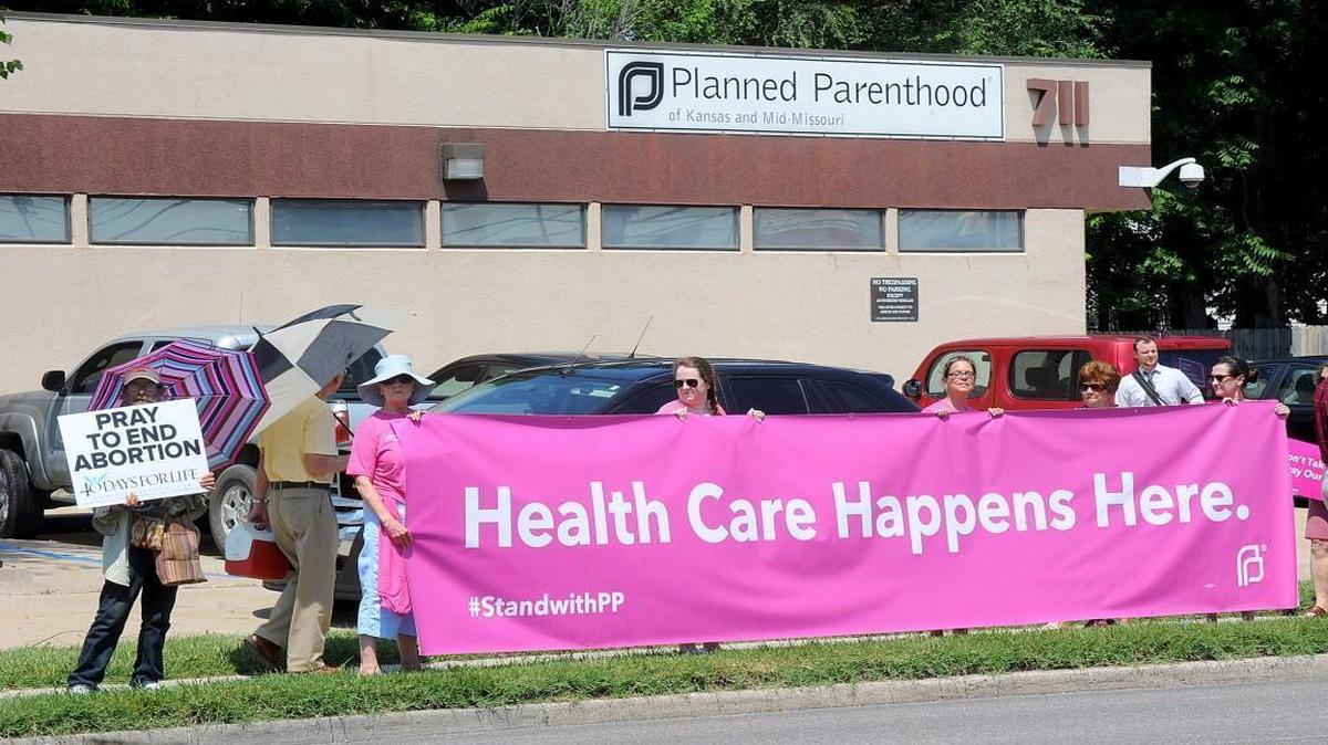 Abortion opponents and abortion rights advocates demonstrated in July outside Planned Parenthood’s clinic in Columbia. The clinic performed its last abortion Monday, since the facility’s doctor will lose admitting privileges at the University of Missouri’s hospital next week.