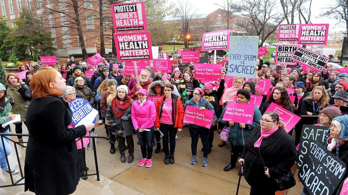 The Rev. Molly Housh Gordon of Columbia’s Unitarian Universalist Church addressed about 250 people Monday in front of Jesse Hall on the University of Missouri campus, calling on MU to reinstate contracts with Planned Parenthood of Kansas and Mid-Missouri. The clinic’s doctor privileges at University of Missouri Health Care, which has jeopardized the clinic’s state license to perform abortions.