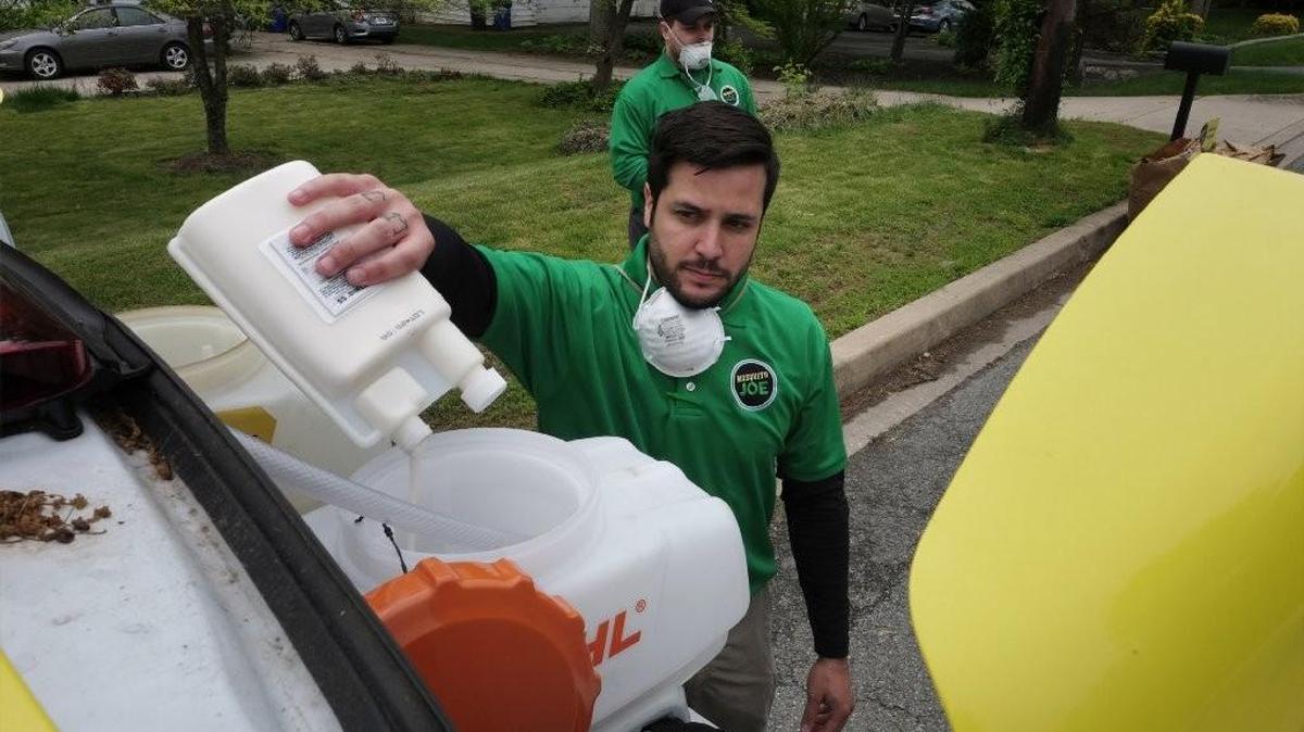 John Montanaro mixes a mosquito barrier for a residential property in Rockville, Maryland, on May 10. (Photo by The Washington Post, Bonnie Jo Mount).