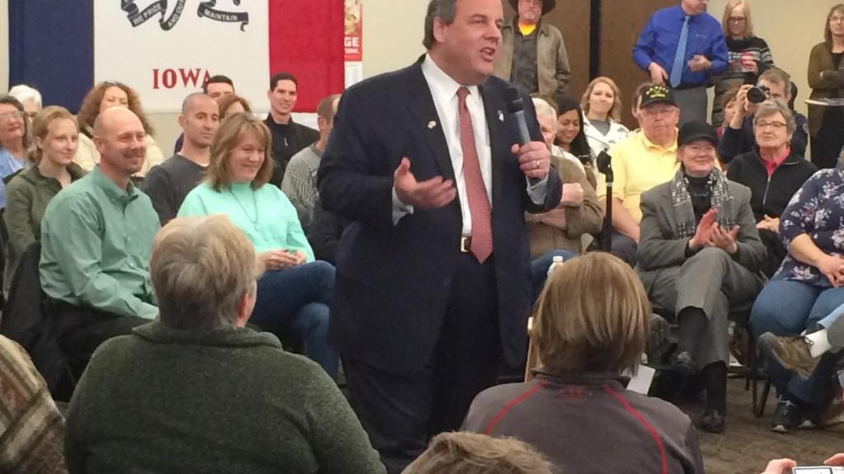 Gov. Chris Christie in Pella, Ia. Jan. 29 (Photo by Dave Helling)