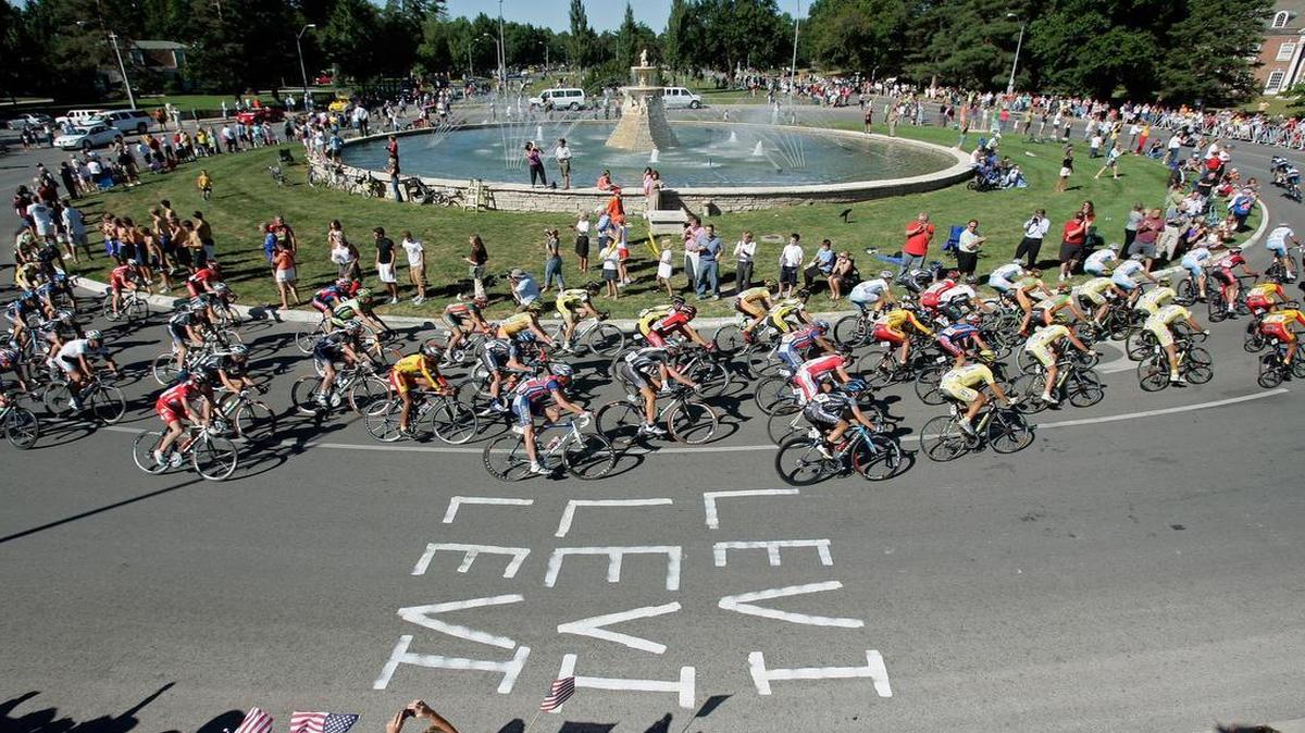 
In September 2007, cyclists circumnavigated Meyer Circle during the Tour of Missouri bike race.
