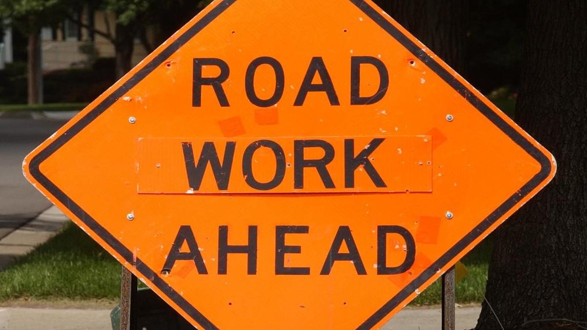 
Crews will close one lane of southbound and northbound Interstate 29 at Cookingham Drive beginning Monday, 

