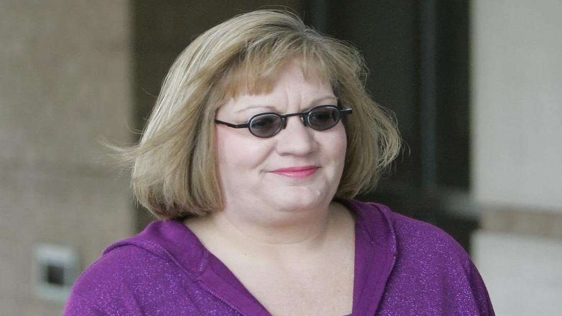 
A murder trial for Susan Van Note, the Lee’s Summit lawyer accused of killing her millionaire father and his girlfriend, has been postponed because of questions about the seizure of her cellphone records.
