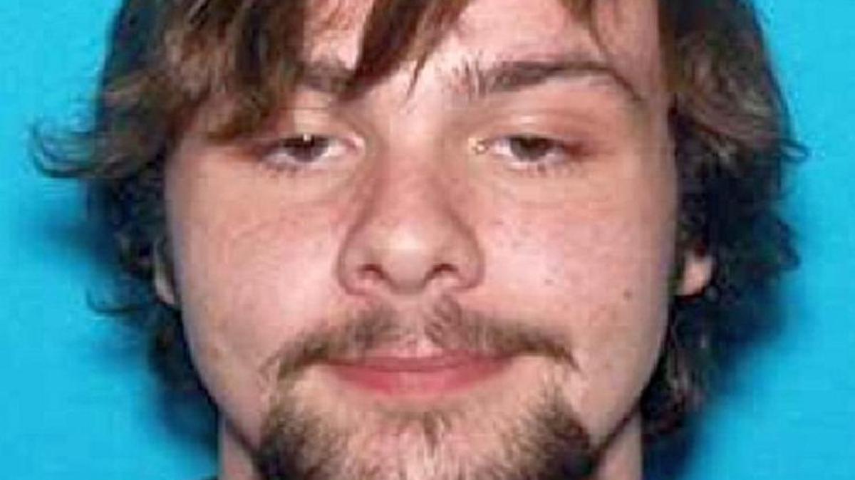 The body of Lloyd M. Huff, 18, of Jerico Springs, Mo., was found in the median of Interstate 49 about two miles south of Peculiar on Sunday.