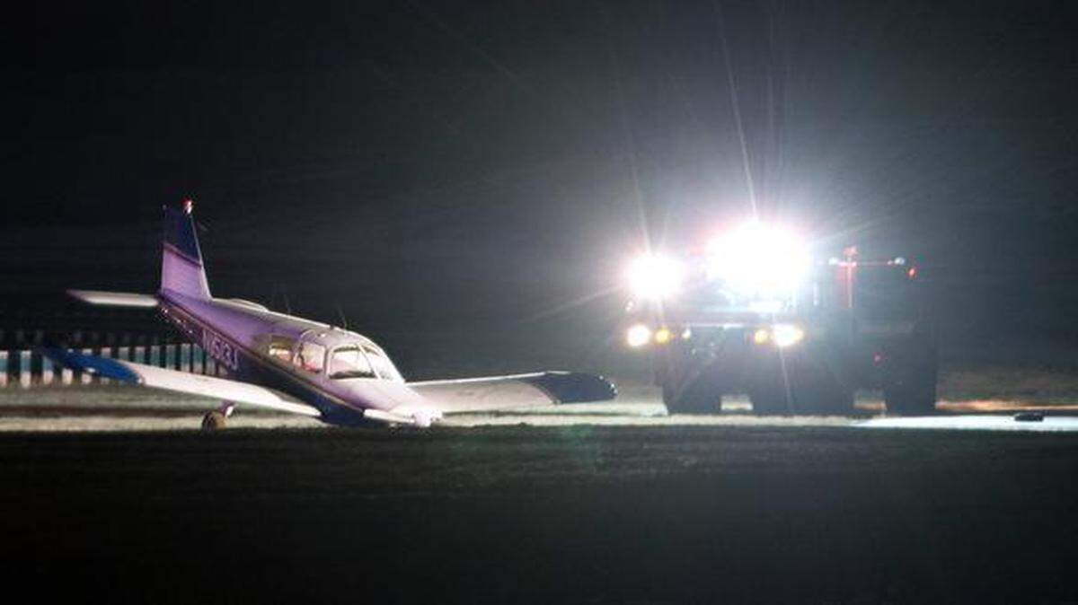 
At least one person suffered minor injuries after a Piper single-engine aircraft apparently landed hard Sunday night at Wheeler Downtown Airport in Kansas City. One of the aircraft’s two occupants suffered a broken arm, said Joe McBride, a Kansas City Aviation Department spokesman.
