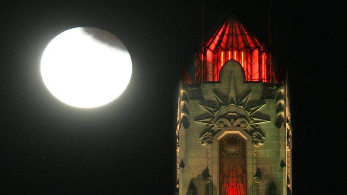 
Downtown residents and businesses are being asked to leave their lights on Friday night to coincide with the Red Friday celebration, marking the start of the Chiefs’ season.
