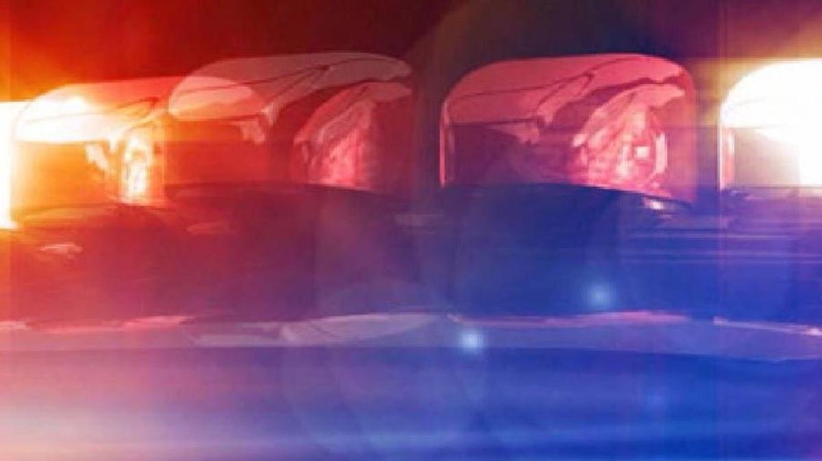 A man died in a single-vehicle wreck early Sunday morning at 82nd Street and Troost Avenue, according to Kansas City police.