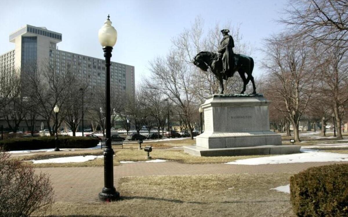 A local march planned in solidarity with the Women’s March on Washington is planned for 1 p.m. on Jan. 21 at Washington Square at Pershing Road and Grand Avenue.