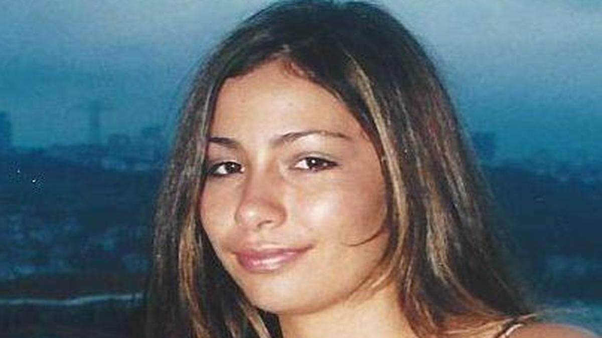
Police are investigating how 27-year-old Janina Vasquez died. She reportedly was last seen Feb. 11. Her family asks anyone with information about her whereabouts between Feb. 11 and Feb. 19 to call 816-474-8477.
