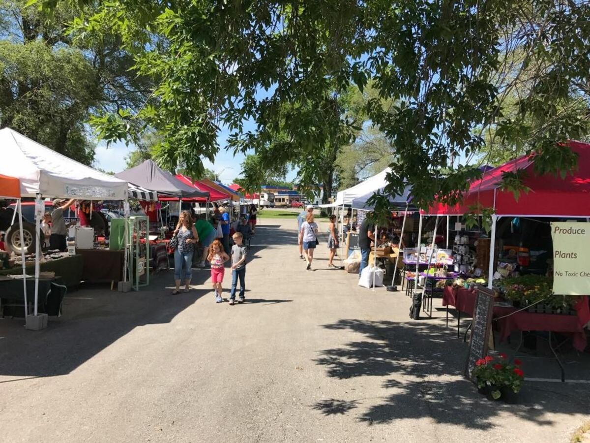Among Peculiar’s amenities is the Farmers and Artists Market, which runs from the end of May through the first of October. Nearly two dozen farmers, vendors, craftsmen and artists sell their produce and handmade items on Wednesday evenings, and there are also special events throughout the season.