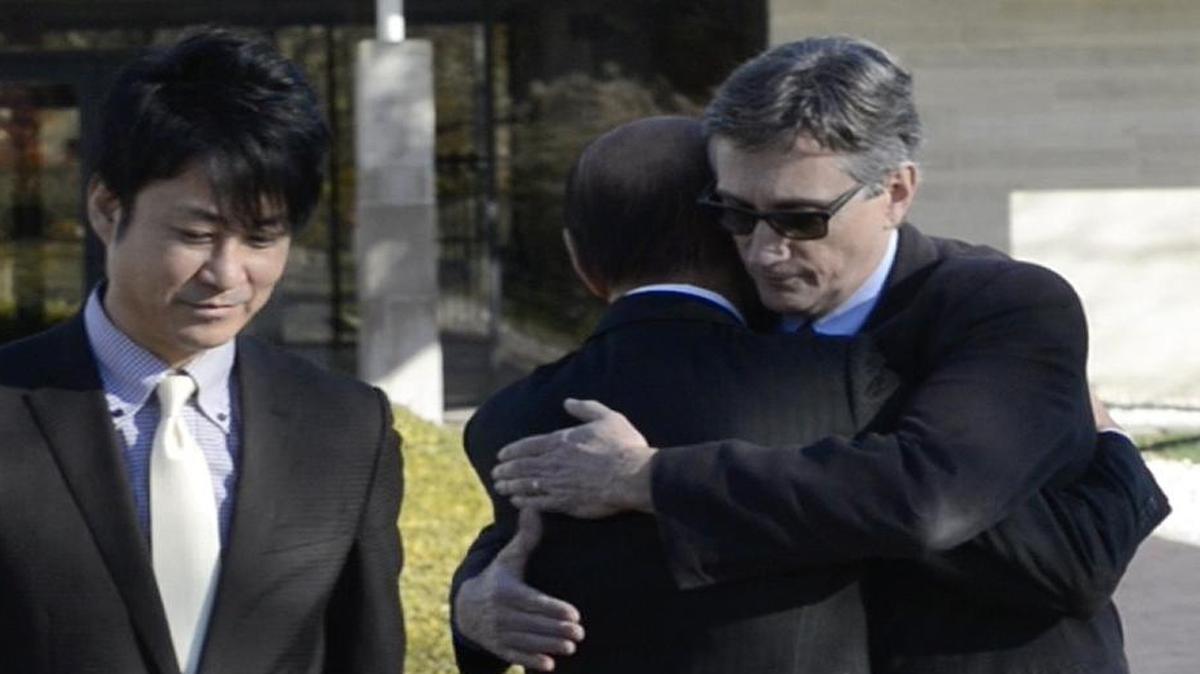 Masahiro Sasaki (center) embraces Clifton Truman Daniel after laying flowers on President Truman’s grave. Sasaki, a Hiroshima bombing survivor, came from Japan with son Yuji (left) to participate in a peace program at the Truman Library in Independence.