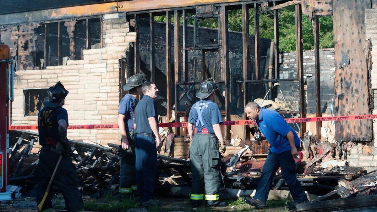 
Kansas City firefighters were called to Champ's at 39th Street and Jackson Avenue early Tuesday morning to fight a fire at the bar.
