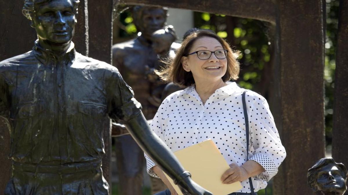 Vangie Rich, executive director of the R.A. Bloch Cancer Foundation, has been the main organizer of the annual Celebration of Life rally. She was photographed in 2015 in the Richard and Annette Bloch Cancer Survivors Park, 47th Street and Roanoke Parkway.