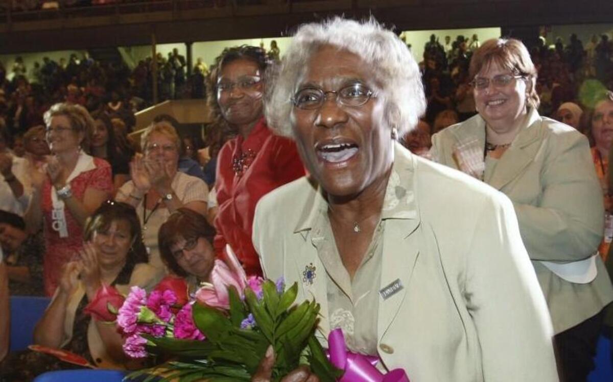 In 2008, Gloria Willis was the Kansas City, Kan., school board president when she accepted roses and a standing ovation for 55 years of serving the school district. The longtime teacher and principal, who died Thursday, was still serving on the school board.