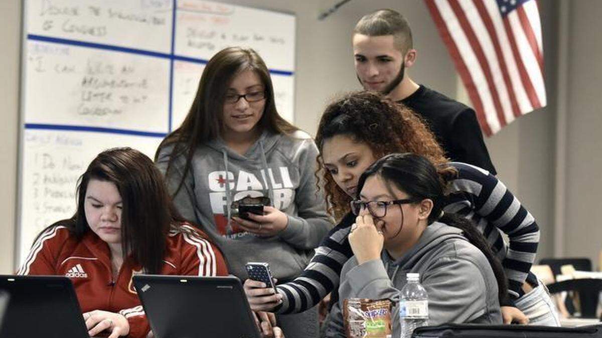 
At East High School last week, students in Ben Richardson’s college admission prep class used their phones to take a picture of a sample scholarship form. Clockwise from left were Jessica Tran, Verenise Salcedo, Abraham Fierro, Adrielle Acosta and Cristina Zambrano.

 
