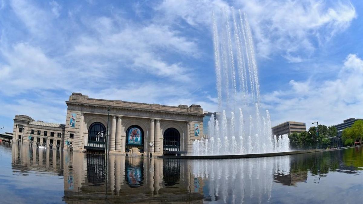 The Bloch Fountain outside Union Station was designed by the same firm that created the fountains at the Bellagio in Las Vegas.