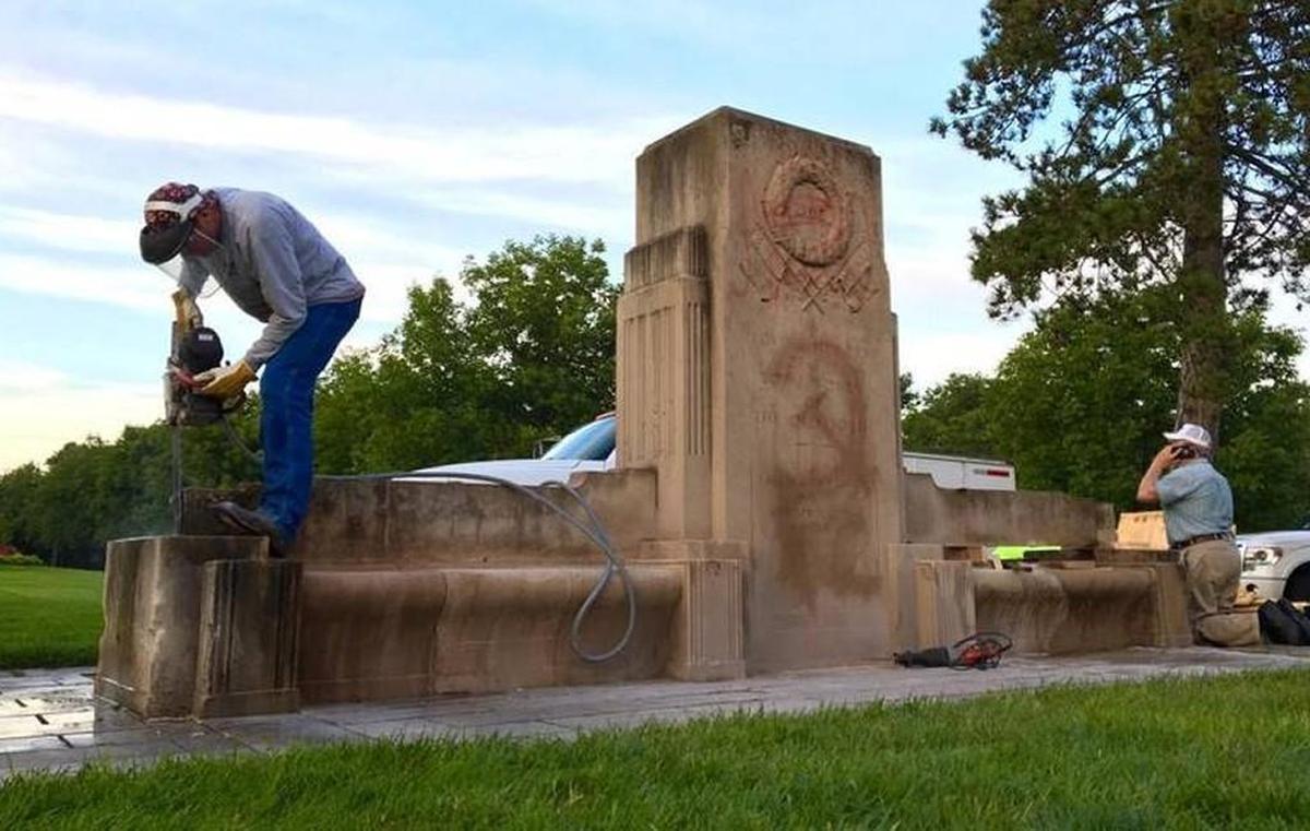 In 2017, Kansas City removed a Confederate monument at 55th Street and Ward Parkway.