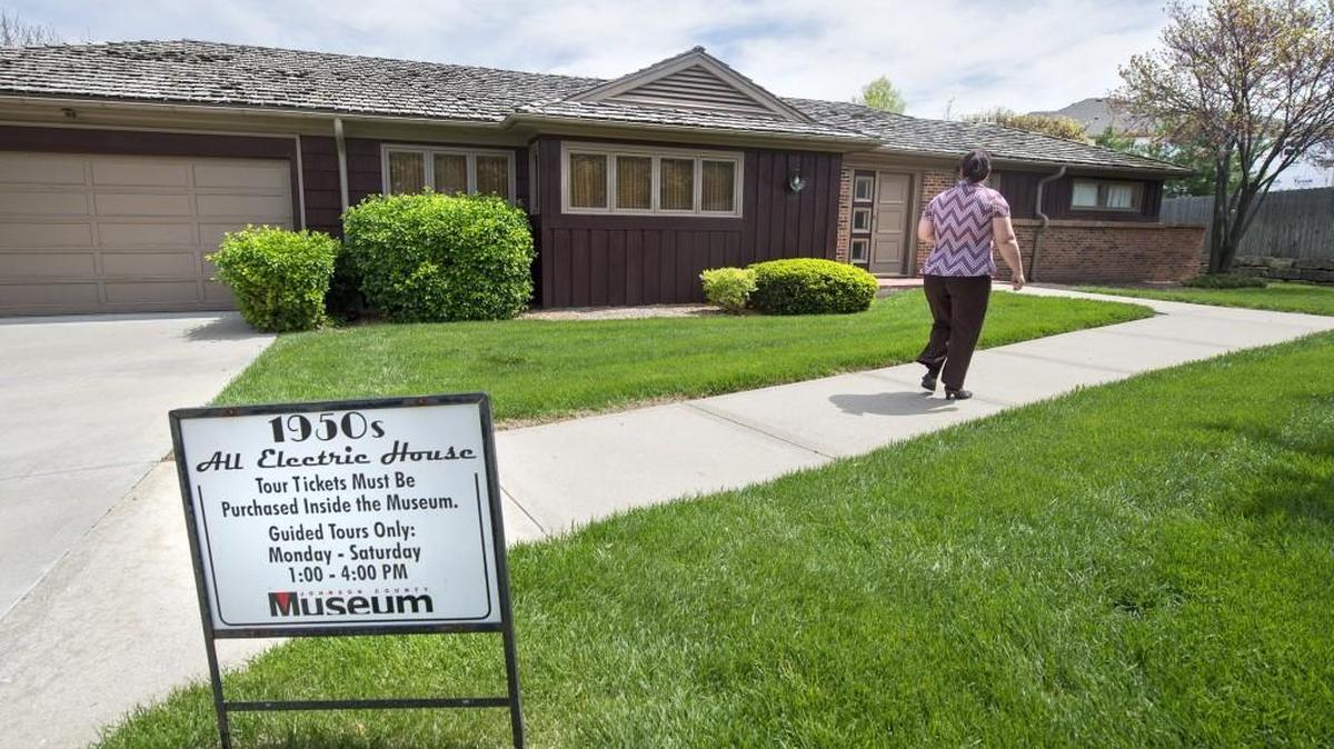 For the second time in its history, the Johnson County Museum’s 1950s All-Electric House is moving. Starting at 7 p.m. Tuesday, it will make a 9-mile journey from the museum in Shawnee to the new Johnson County Arts and Heritage Center in Overland Park, the former site of the King Louie bowling alley.