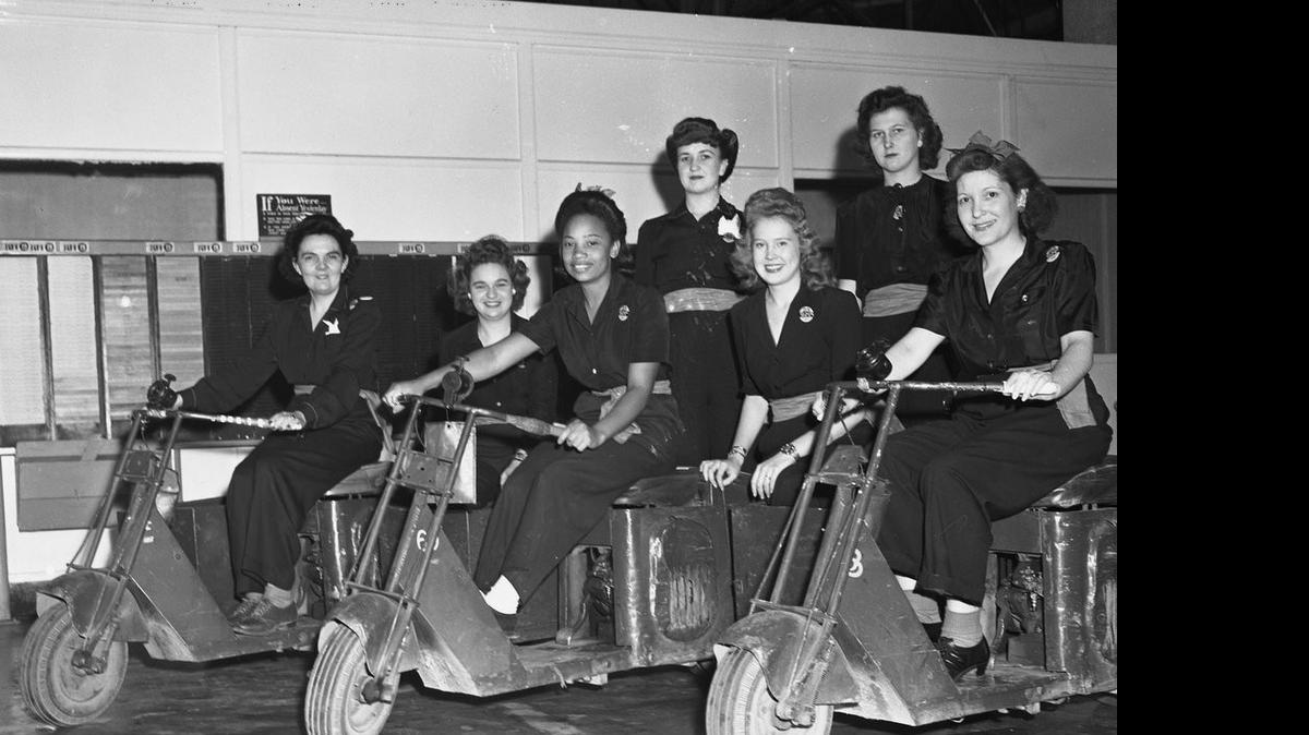 
Rosies at the North American Aviation B-25 plant in Kansas City, Kan.
