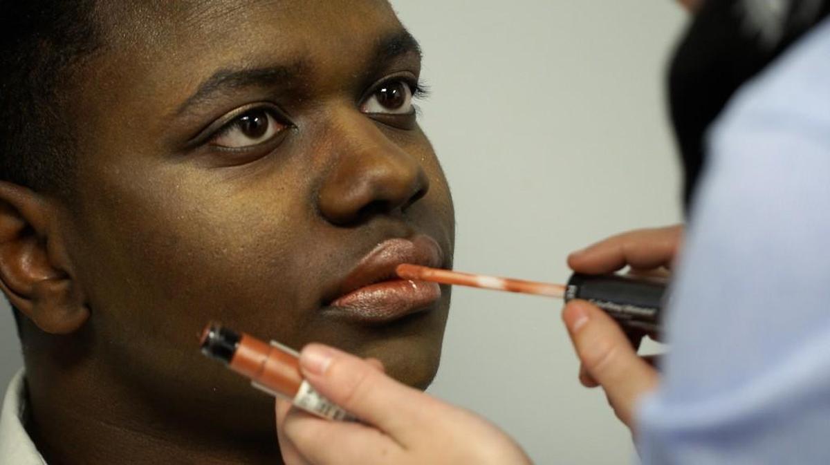 Josie has her friend Daniel D’Angelo apply makeup during a KC Passages program. Passages is a weekly support group for local LGBTQ+ teens.