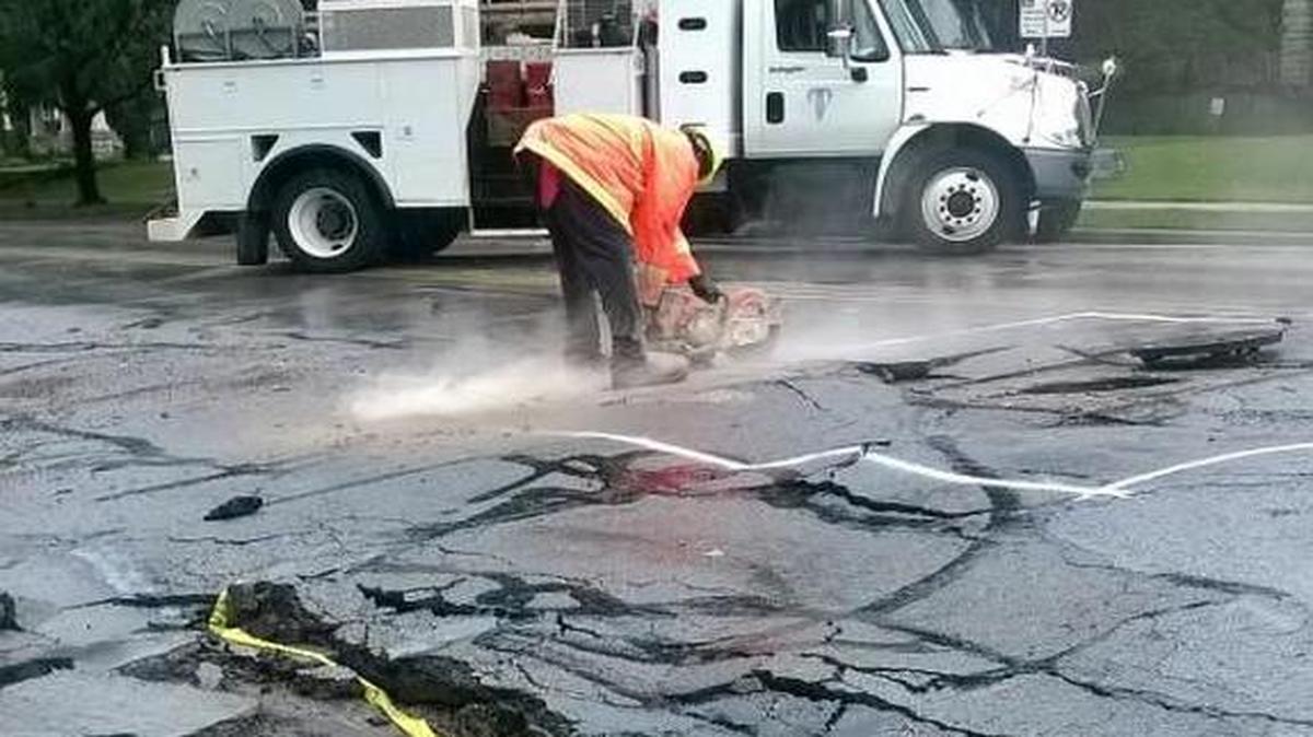 
Brookside Boulevard between Huntington and 61st streets was closed Monday morning as Kansas City crews repaired the road, which had buckled from a manhole breakdown.
