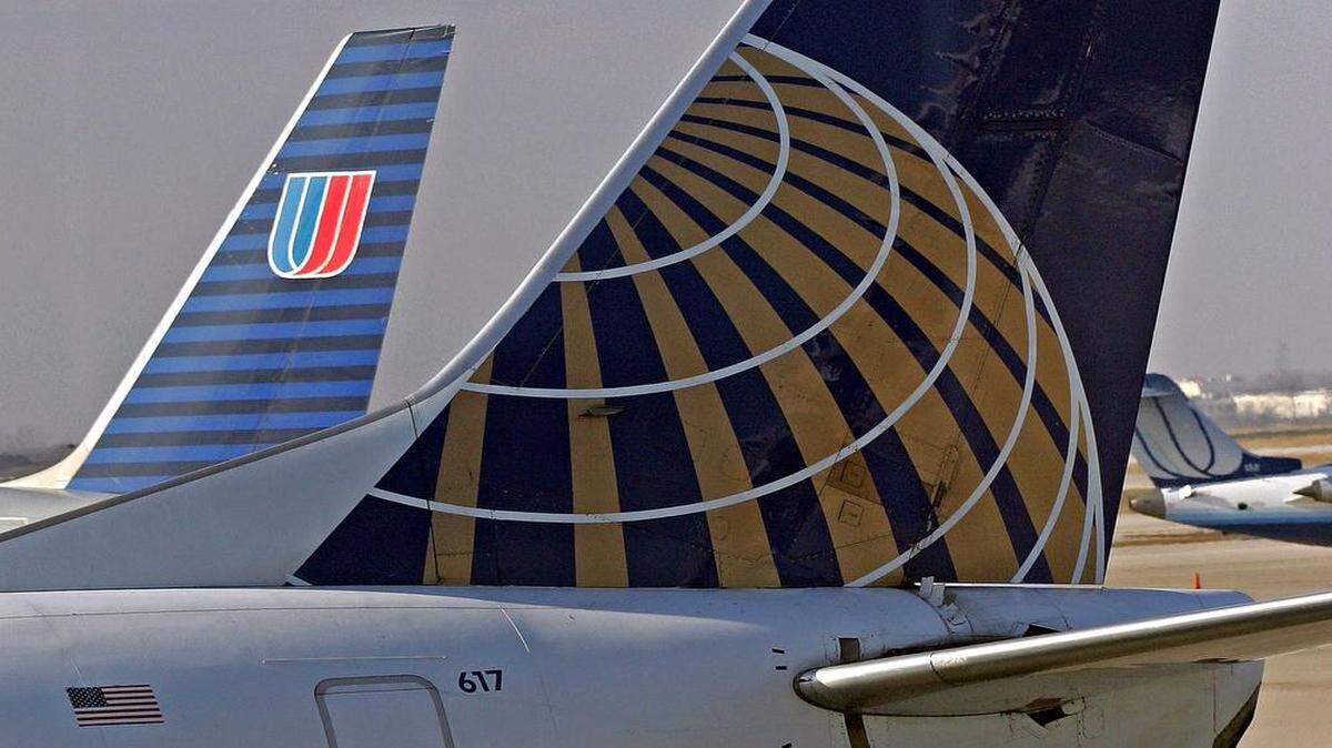 
For close to seven hours Friday morning and afternoon, passengers on United Airlines Flight 4934 were denied basic comforts as they sat inside a sweaty, foul-smelling airliner idled on a runway apron.
