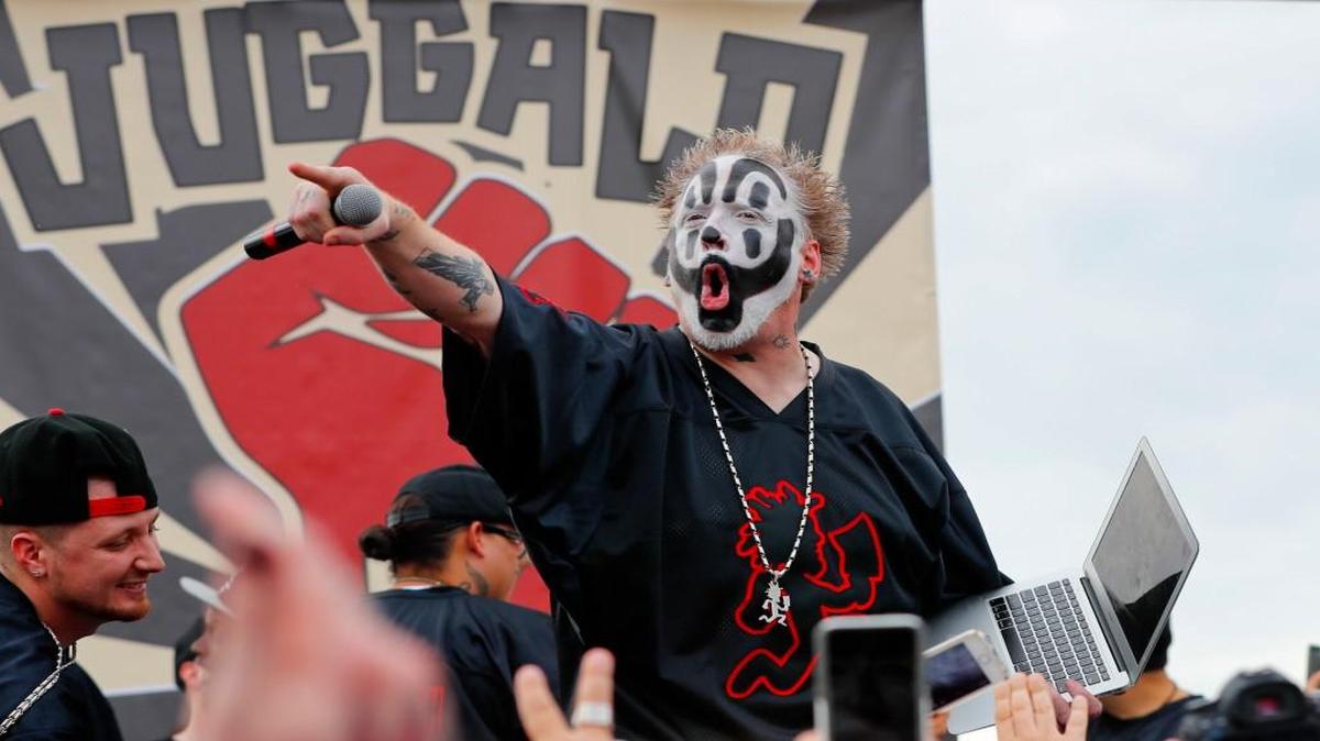 Violent J, a member of the rap group Insane Clown Posse, yelled on stage before speaking to juggalos, as supporters of the group are known, on Saturday in front of the Lincoln Memorial in Washington.