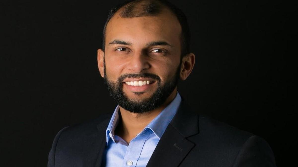 Qasim Rashid, a Muslim educator and writer, has been praised for his response to an Islamophobic question.