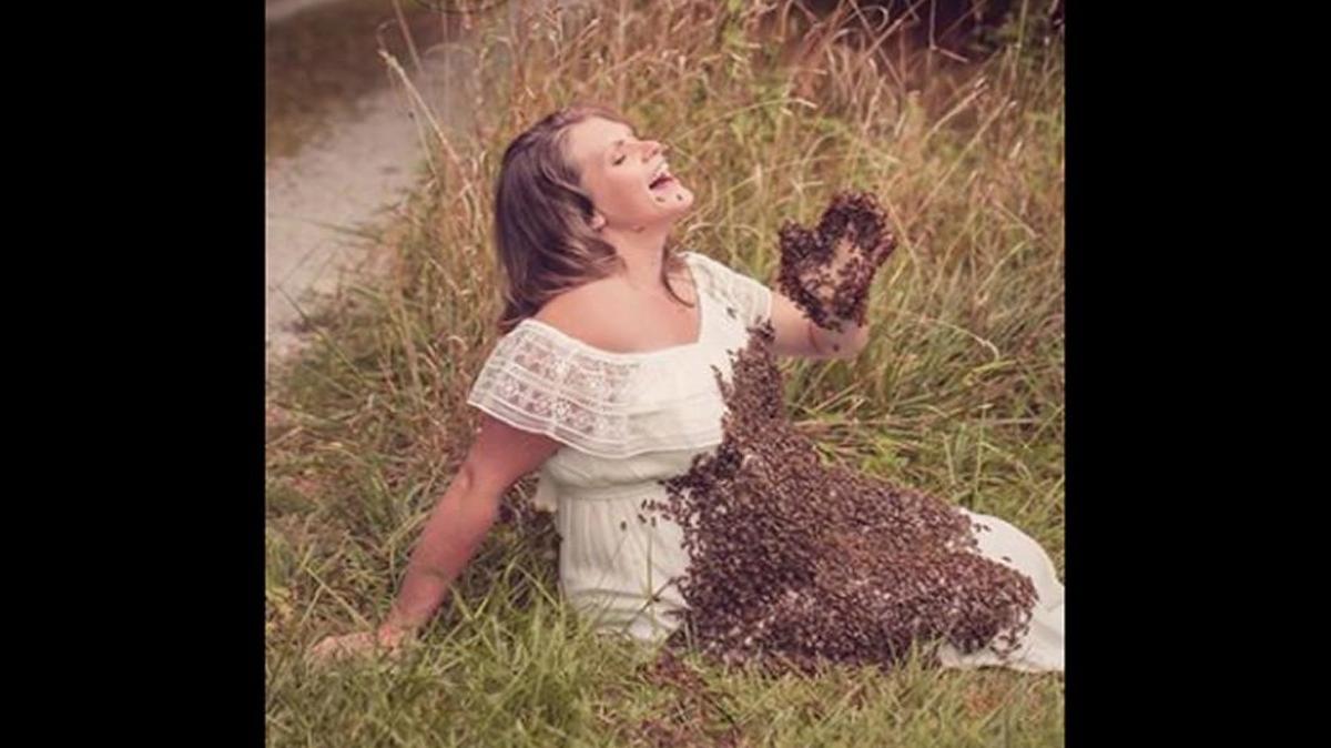 Emily Mueller, a professional beekeeper in Ohio, knew she wanted to include bees in her maternity photos. So she encouraged a hive full of bees to swarm her belly.