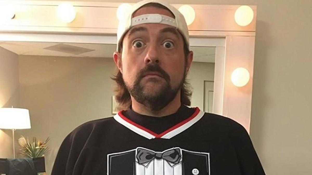 “I had a massive heart attack,” filmmaker Kevin Smith tweeted early Monday morning. The tweet set off an equally massive outpouring of support and love from fans and fellow celebrities.