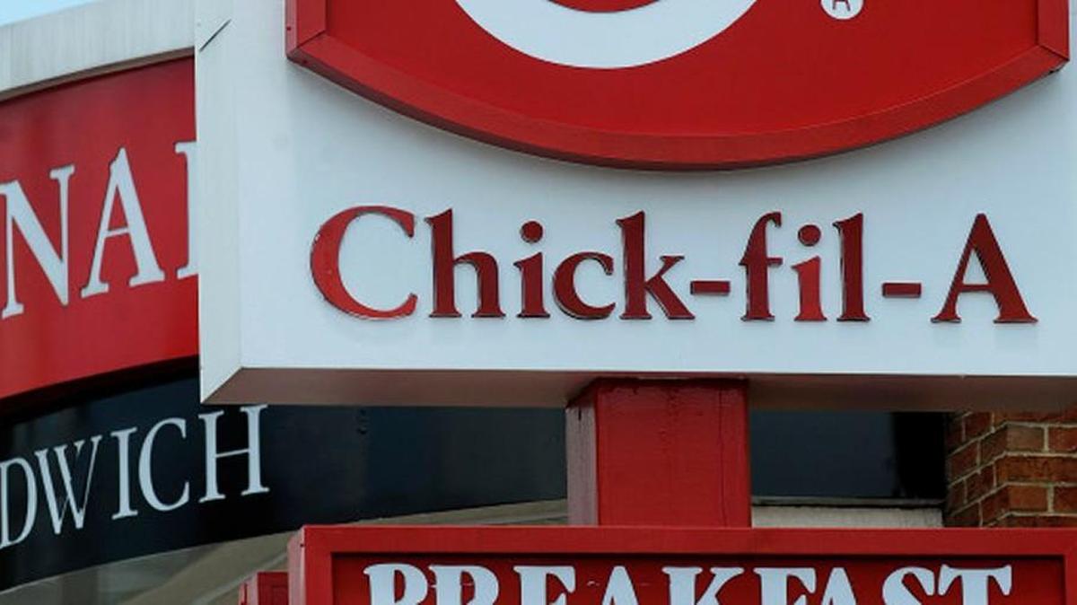A North Dakota mom who complained about getting kicked out of a new Chick-fil-A over the weekend after a breastfeeding squabble in the restaurant has received a public apology from the owner.