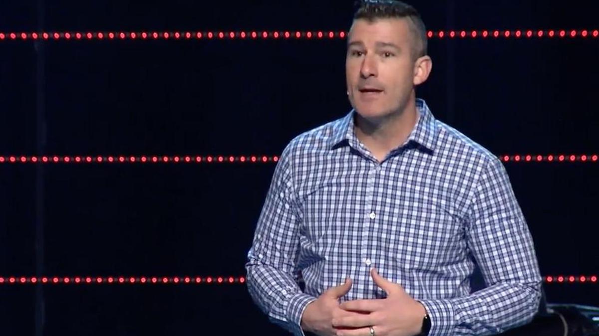 Memphis megachurch Pastor Andy Savage received a standing ovation in church on Sunday after apologizing for a “sexual incident” with a woman when she was a high school student.