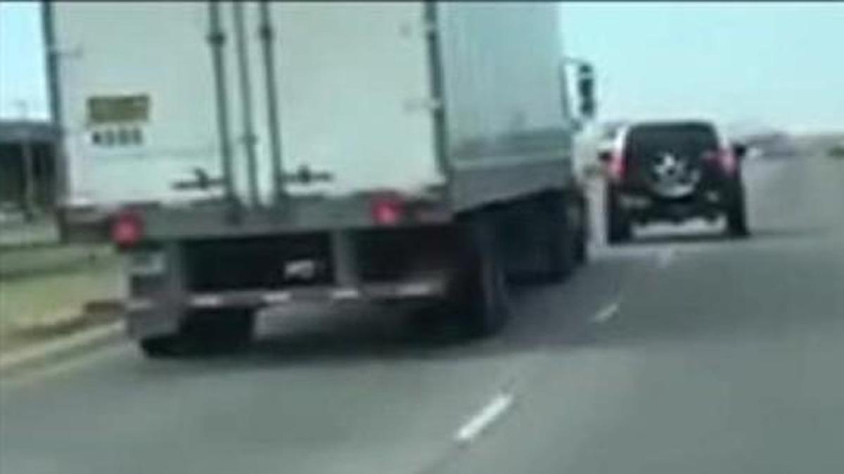 A video of a dangerous case of road rage caught on a Texas highway is making the rounds on social media. The source of the video is unclear.