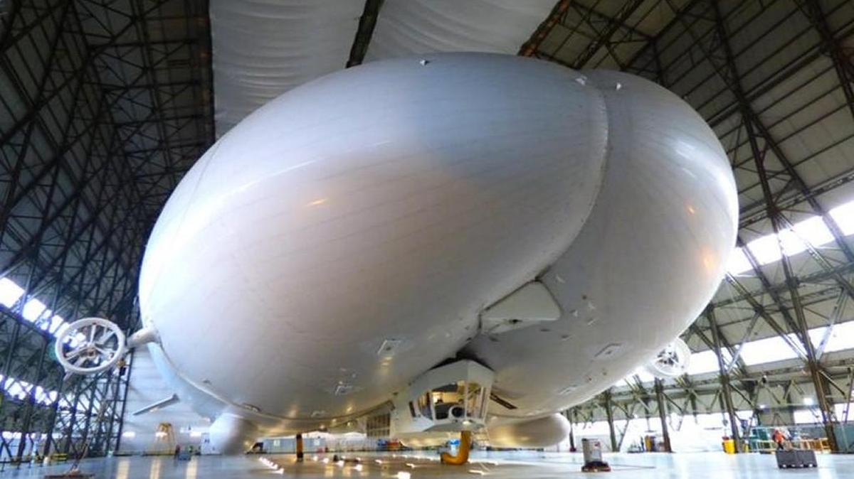 The public got its first glimpse of the world’s longest aircraft, the Airlander 10 plane-airship hybrid, when it was taken out of its hangar in England over the weekend for the first time.