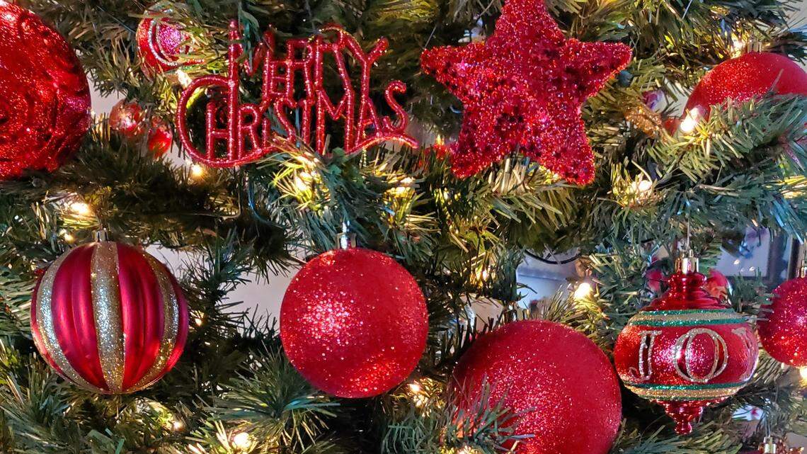 City workers in Wauwatosa, Wisconsin, were instructed to not use red and green Christmas decorations in public places.