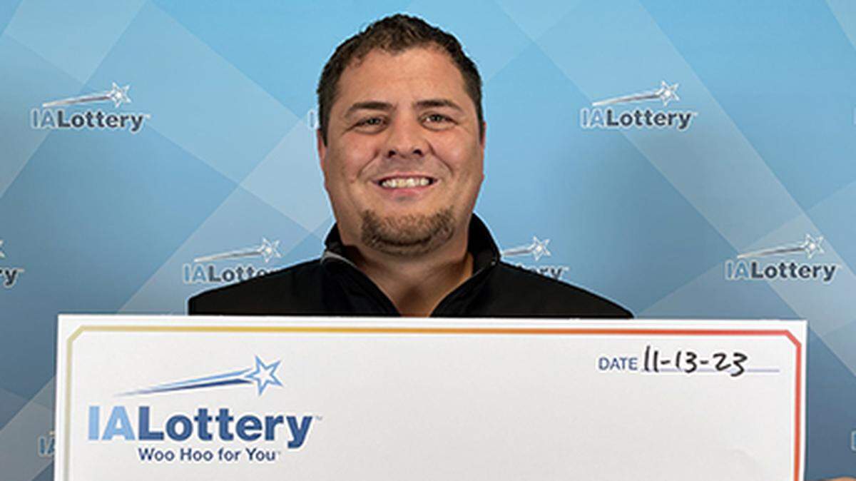 Robert Hurst with his oversized check.