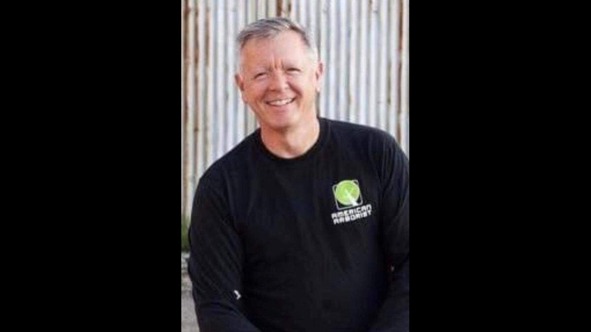 A 62-year-old retired deputy police chief from Omaha, Mark Sundermeier, died in a scuba diving accident in Hawaii, Bennington police said.