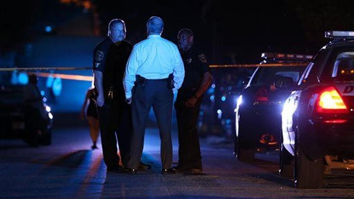 
DeKalb County police officers work at the scene where an Atlanta-based officer was shot Monday evening, Aug. 31, 2015, five miles from Atlanta.
