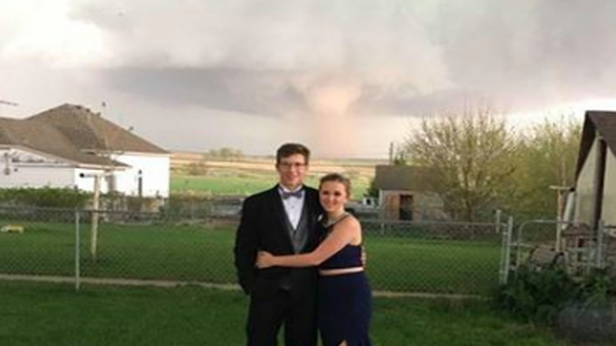 Best prom photo ever?