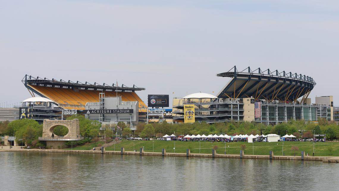 Worker falls 50 feet from Pittsburgh Steelers scoreboard, officials say