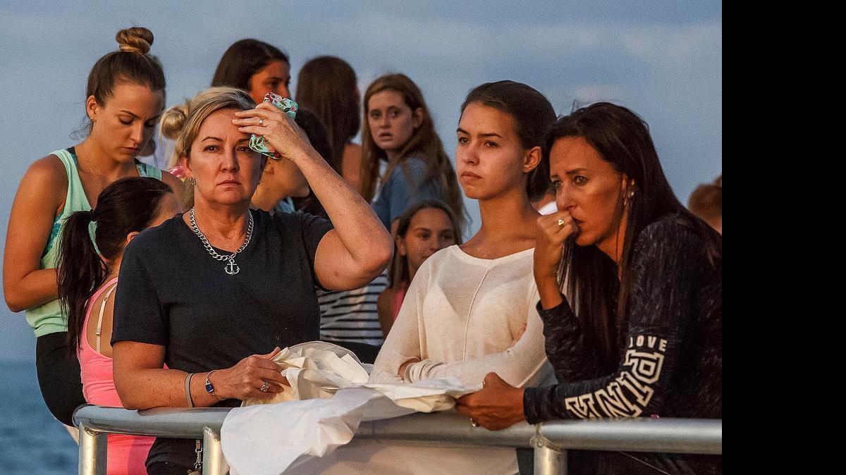 
People gather during a candlelight vigil and paper balloon release at Jupiter Inlet Park, Monday, July 27, 2015, for teenagers Austin Stephanos and Perry Cohen in Jupiter, Fla. 
