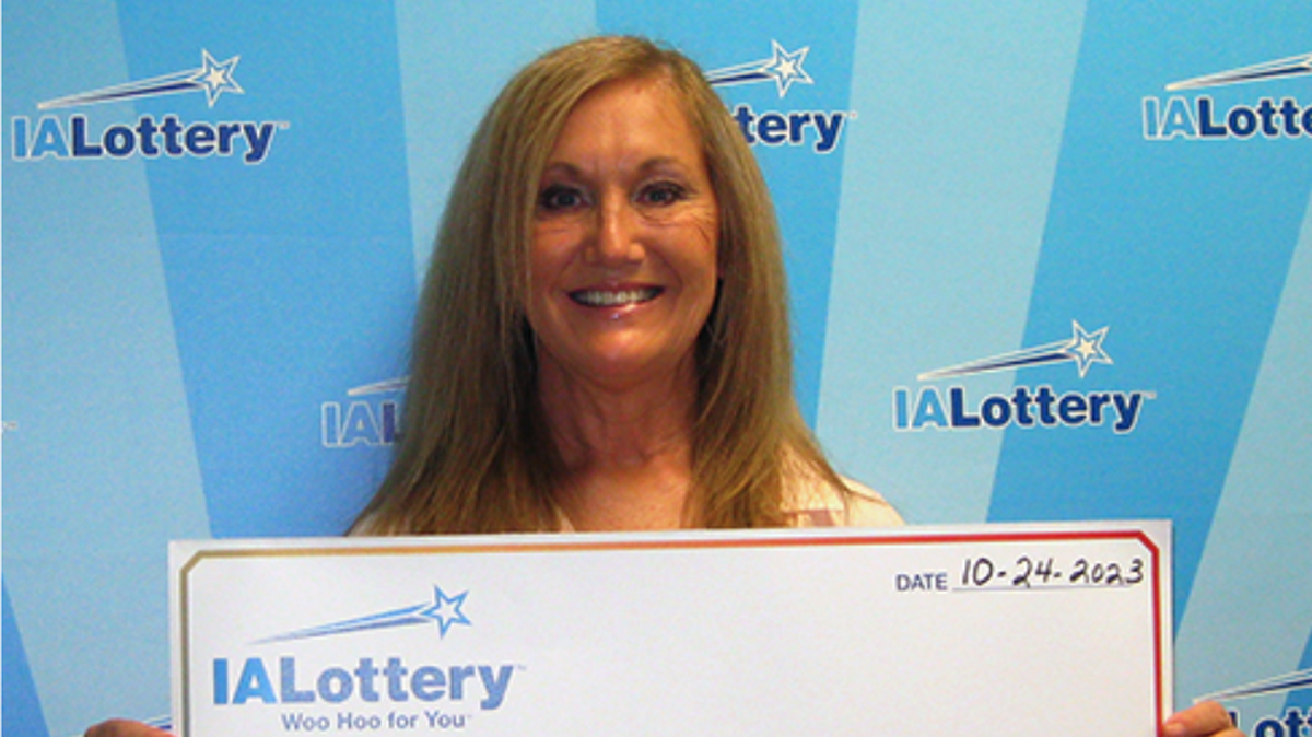 Je Rita Whitman won $30,000 playing the Iowa Lottery’s $30,000 Crossword scratch-off game.