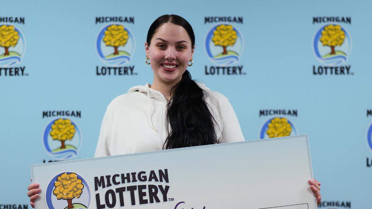 A Michigan woman listened “to that little voice” in her head and wins a $1 million lottery prize.